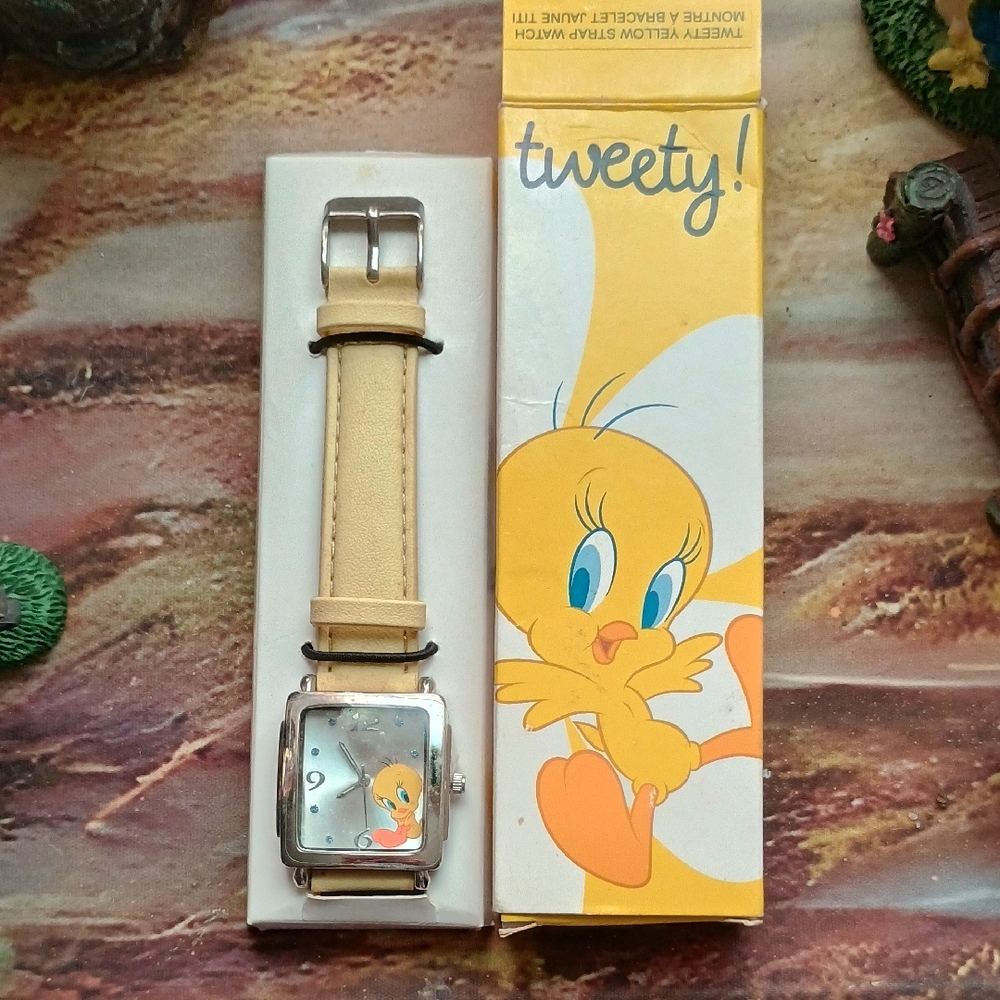 Avon Warner Bros Tweety Bird Watch
